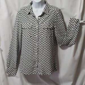 American Eagle Outfitters. Button-up. Long Sleeve. Chevron Print. Size S.